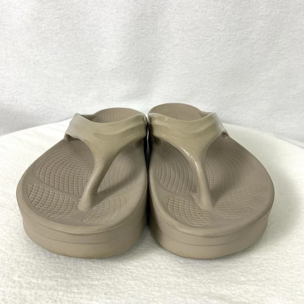 OOFOS sandals excellent